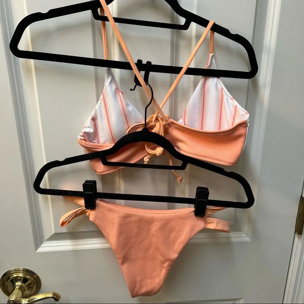 Bikini - Picture 2 of 2